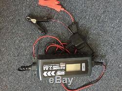 2 x 12V 100AH Leisure Battery + Charger + 2 x Inverter